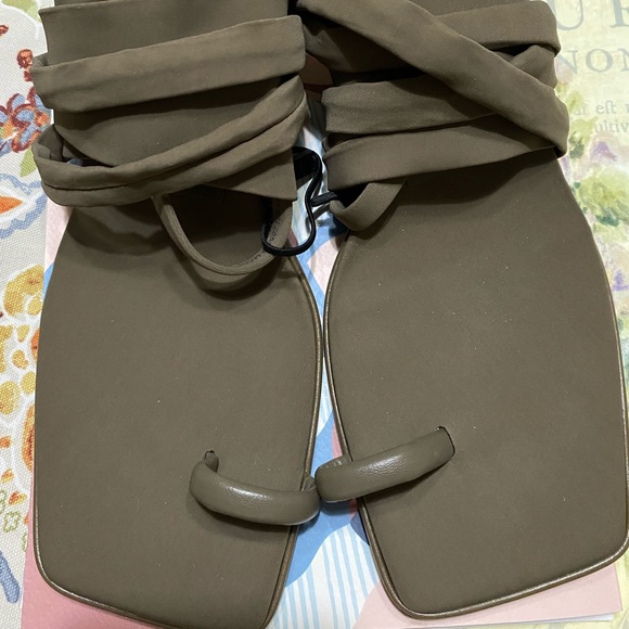 Zara khaki sandals size 39 - Picture 3 of 6
